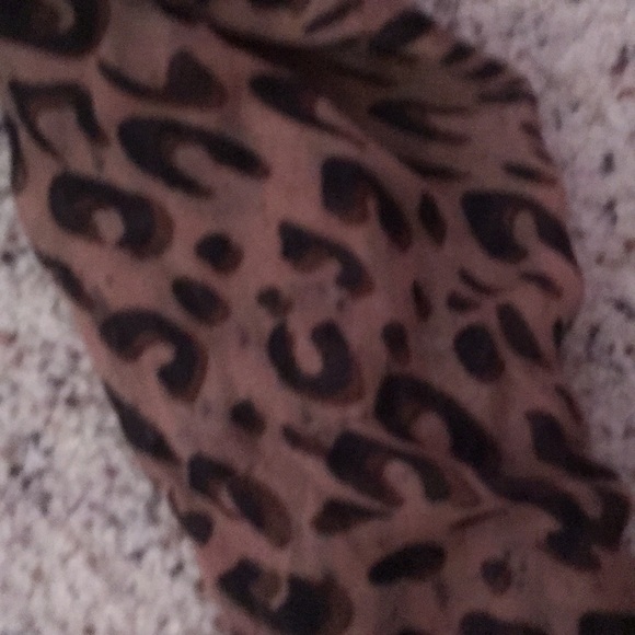 Cheetah Print Scarf - Picture 4 of 4